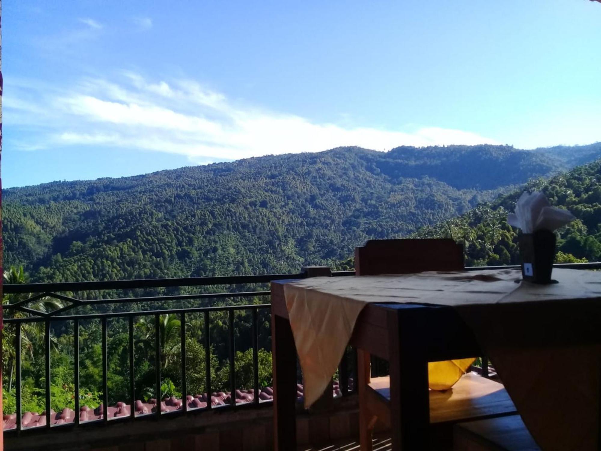 Aris Homestay And Warung Made มุนดุก ภายนอก รูปภาพ