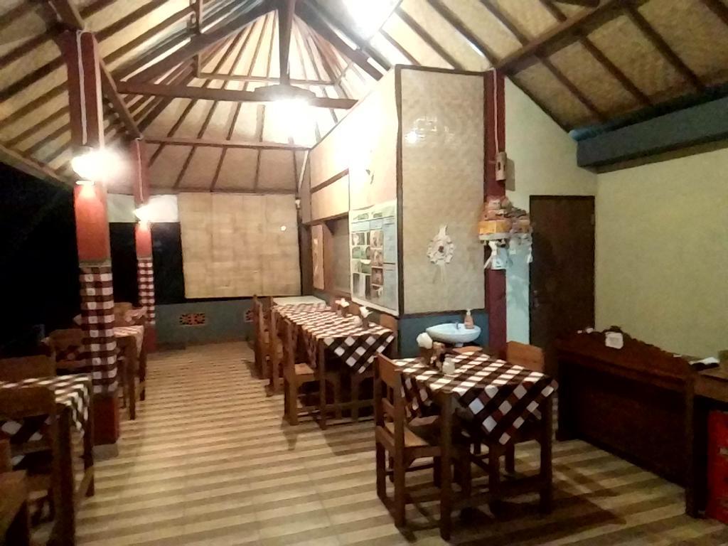 Aris Homestay And Warung Made มุนดุก ภายนอก รูปภาพ