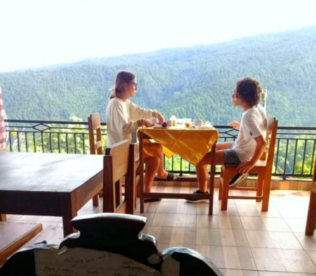 Aris Homestay And Warung Made มุนดุก ภายนอก รูปภาพ